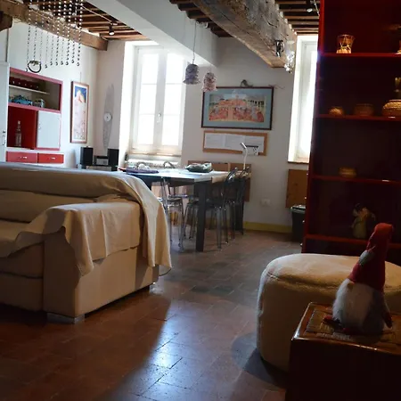 Rosy In Apartment Lucca