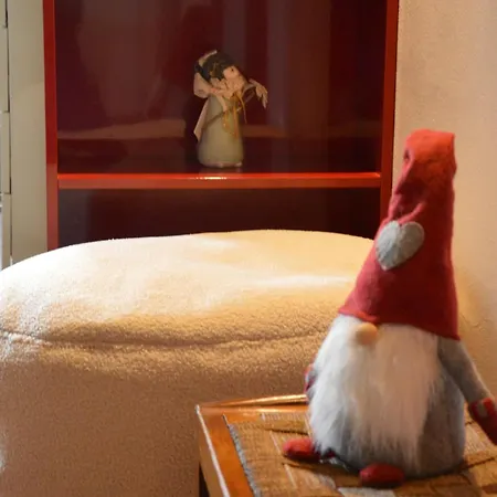 Rosy In Apartment